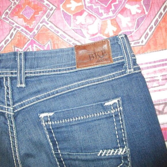 BKE Buckle HARPER Capri Size 31 JEANS Comfort Waist STRETCH Curvy MID RISE Denim - Picture 8 of 10